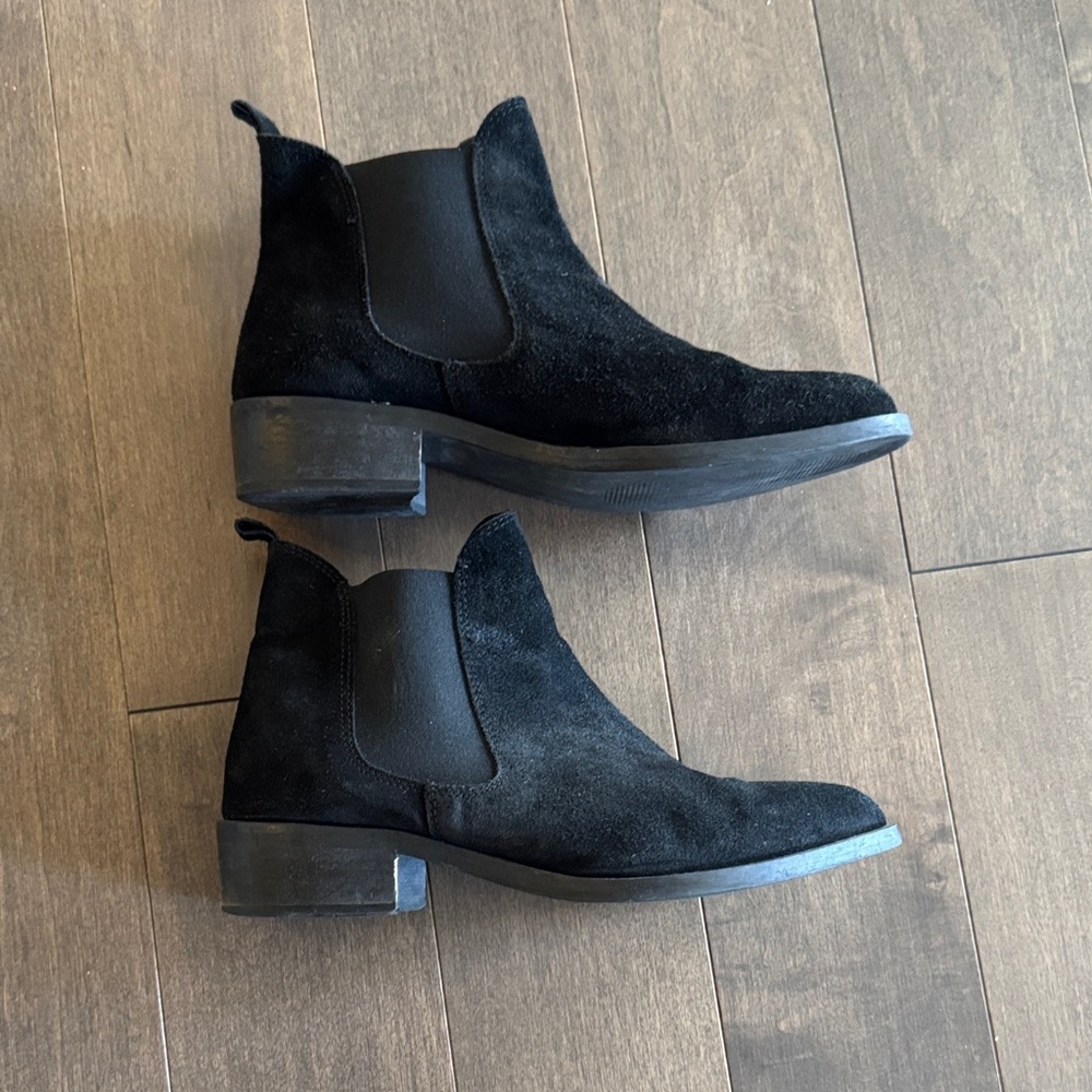 Elegant Black Suede Ankle Boots